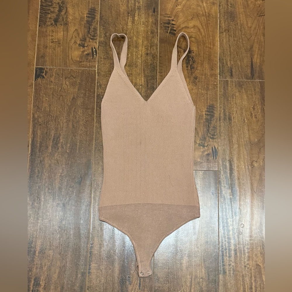 Abercrombie & Fitch Ribbed Knit V-neck Bodysuit Small